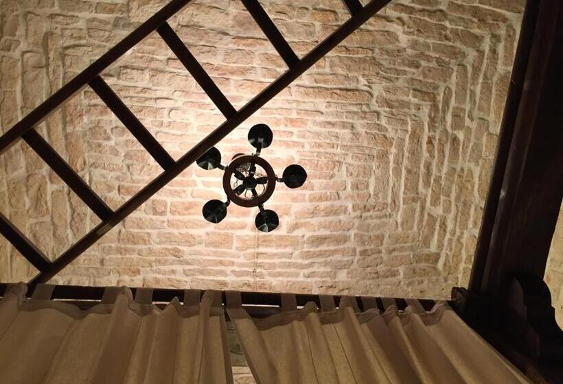 تختخواب و صبحانه Trulli Antichi Mestieri   Widespread Trulli In The Historic Center