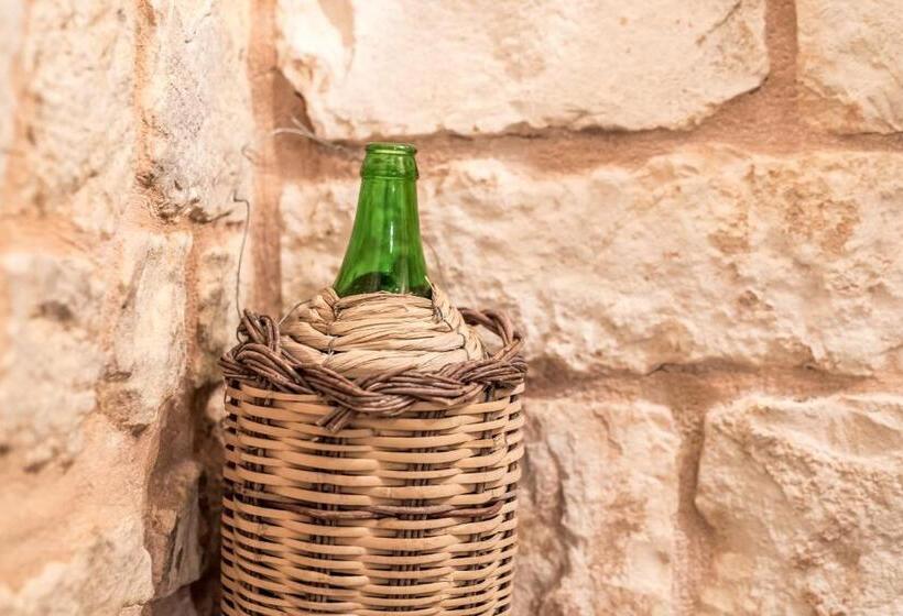 تختخواب و صبحانه Trulli Antichi Mestieri   Widespread Trulli In The Historic Center