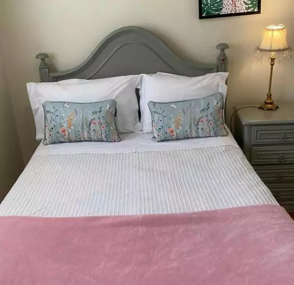 Majatalo Ester Guest House