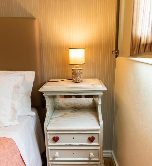 پانسیون Ester Guest House