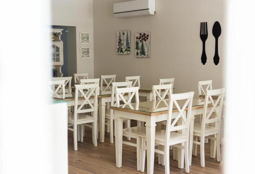 پانسیون Ester Guest House