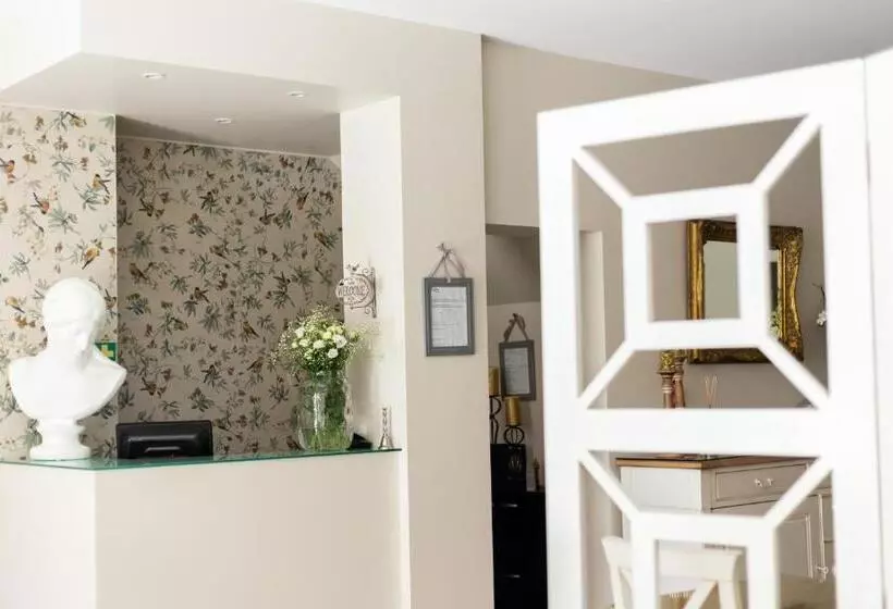 Majatalo Ester Guest House