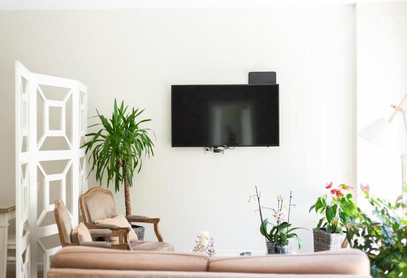 پانسیون Ester Guest House