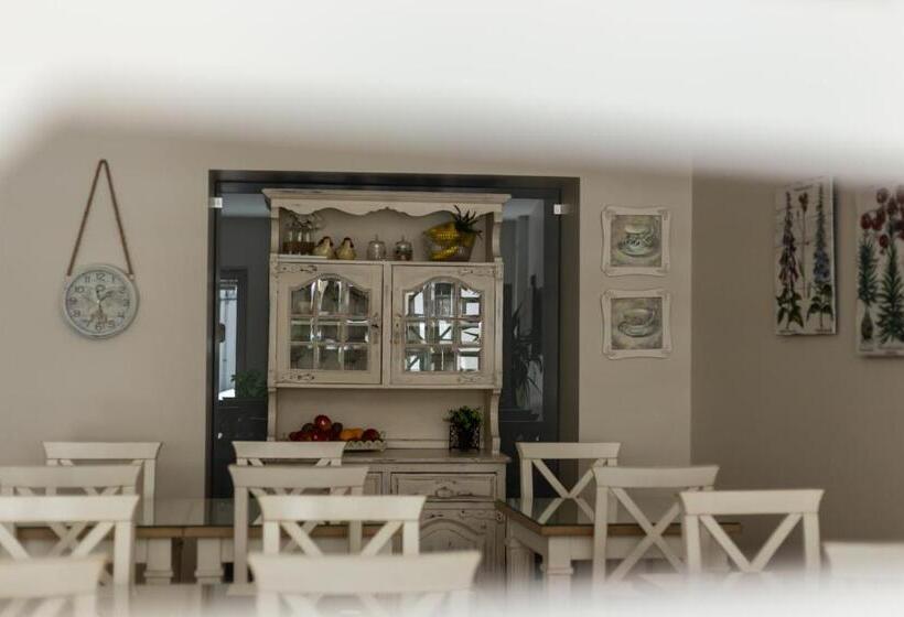 پانسیون Ester Guest House