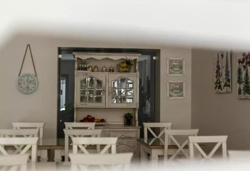 Majatalo Ester Guest House