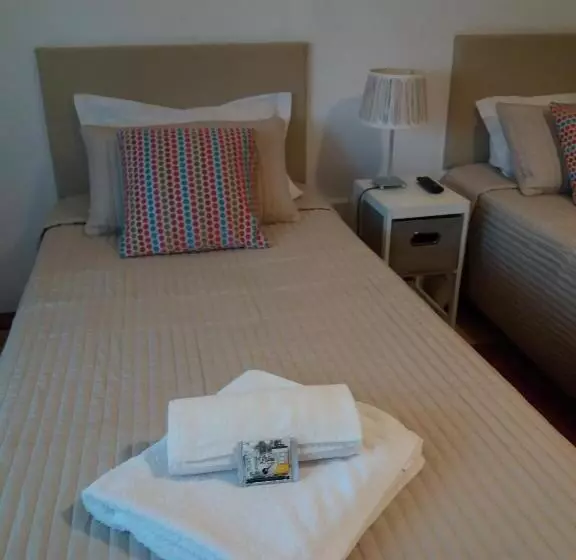 پانسیون Guest House Guerra Junqueiro