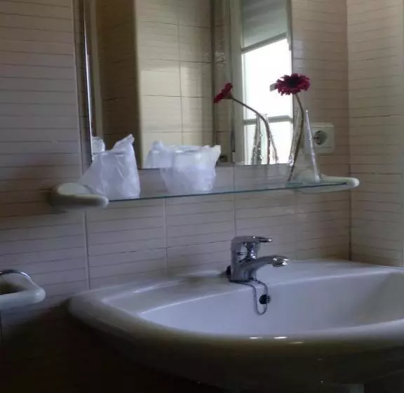 پانسیون Guest House Guerra Junqueiro