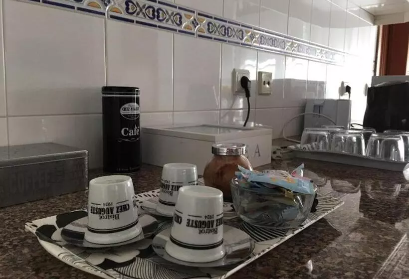 پانسیون Guest House Guerra Junqueiro