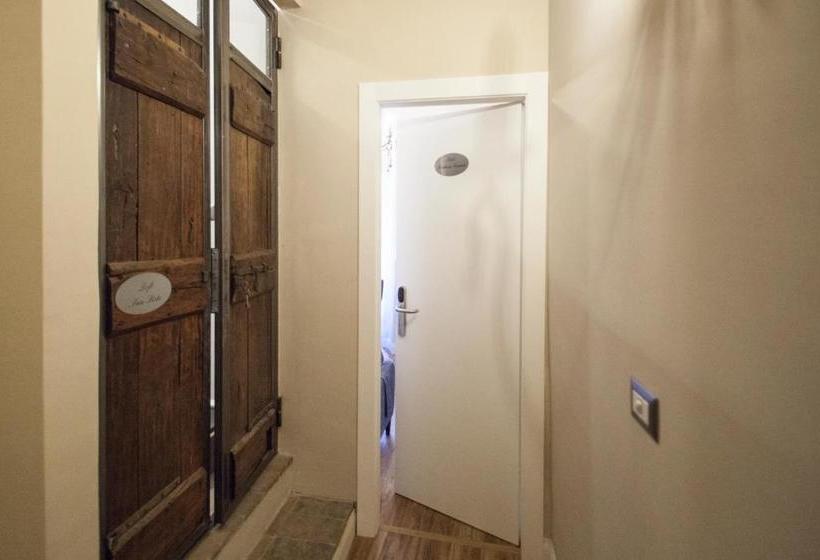 Pension (Hôtel basse catégorie) La Rocca Suite