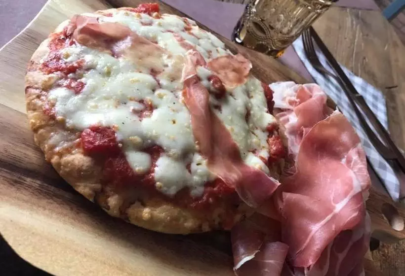 ユースホステル Rossodivino