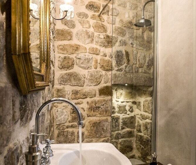 پانسیون Sanbartolomeo Casa & Putìa