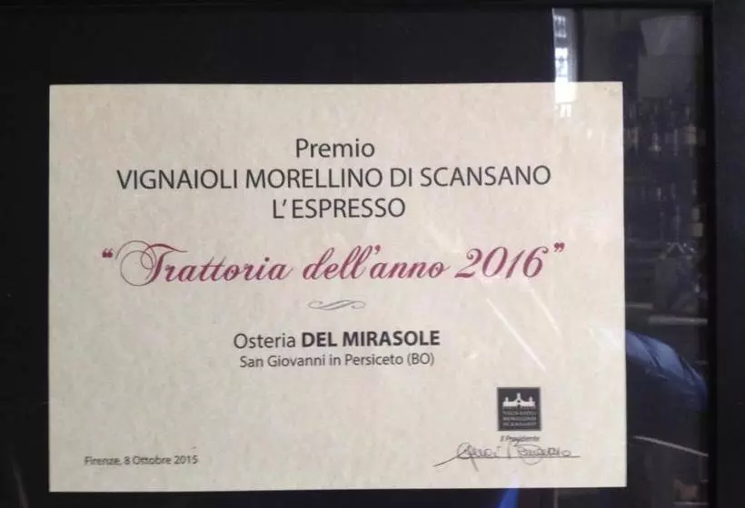 Retkeilymaja Antica Osteria Del Mirasole