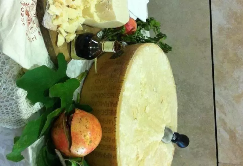 Retkeilymaja Antica Osteria Del Mirasole