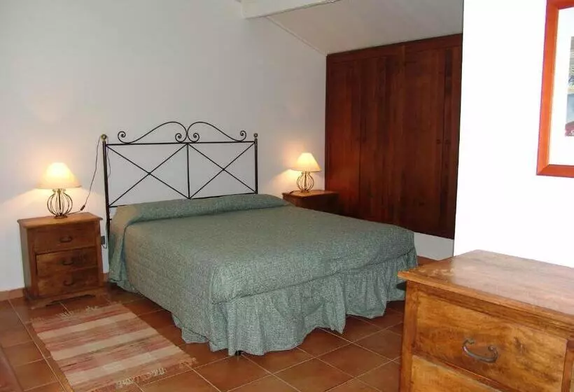Hotelli Agriturismo Fattoria Il Casalone