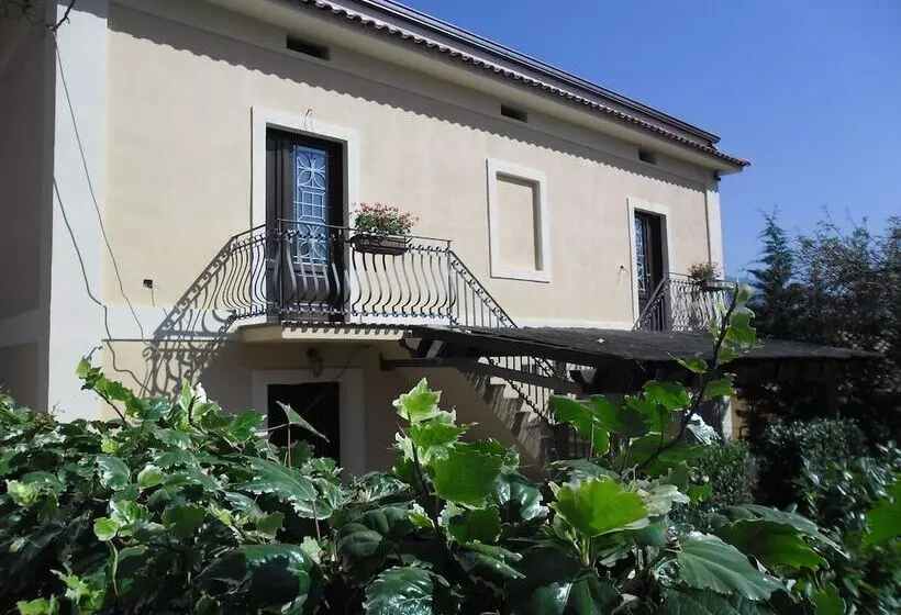 Aamiaismajoitus (B&B) Casale Del Borgo