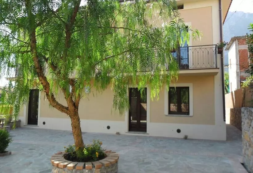 Aamiaismajoitus (B&B) Casale Del Borgo