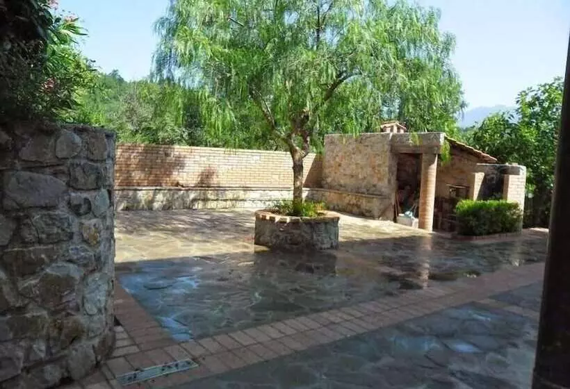 Aamiaismajoitus (B&B) Casale Del Borgo