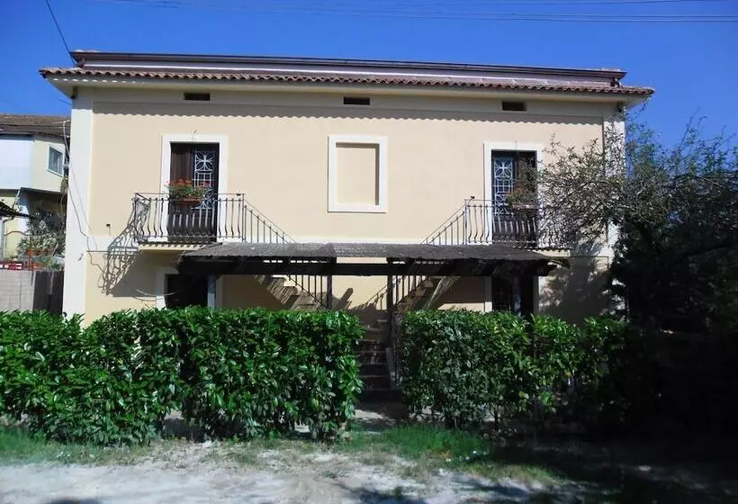 Aamiaismajoitus (B&B) Casale Del Borgo