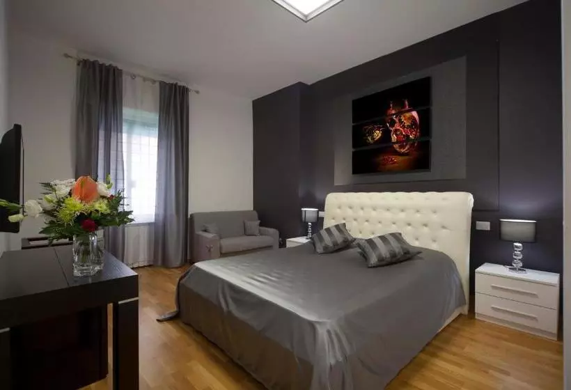 پانسیون Astoria Golden House