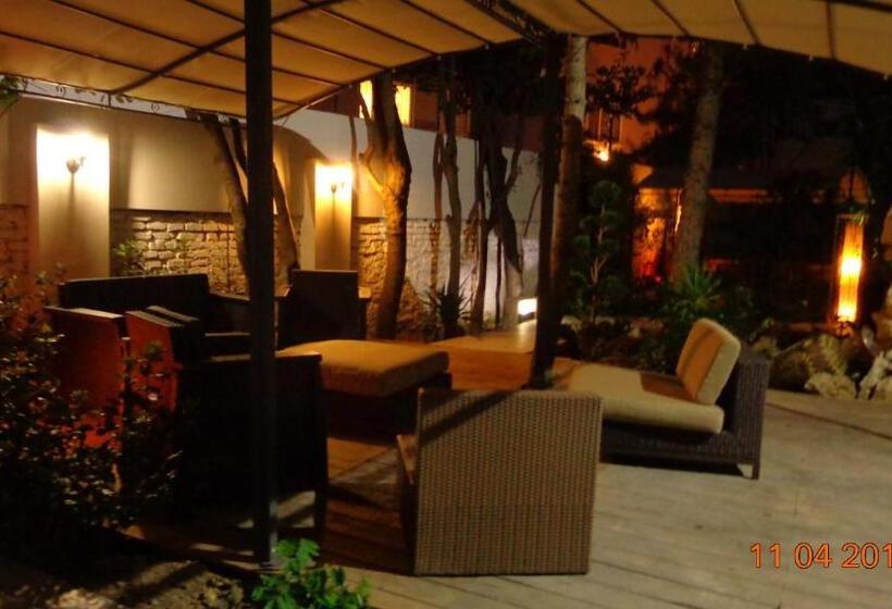 پانسیون Astoria Golden House