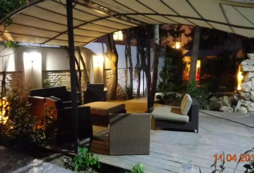 پانسیون Astoria Golden House