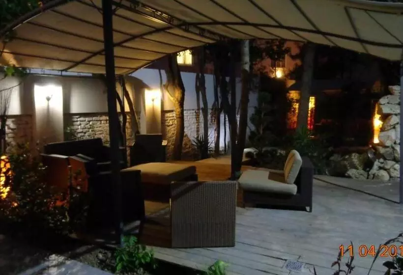 پانسیون Astoria Golden House