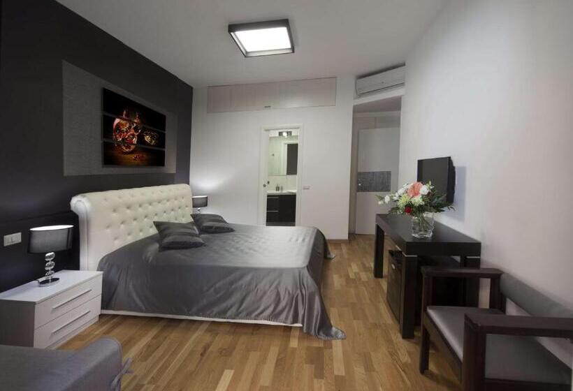 پانسیون Astoria Golden House