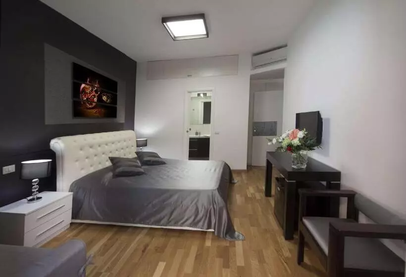 پانسیون Astoria Golden House