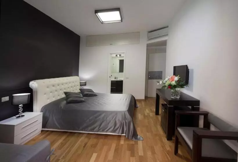 پانسیون Astoria Golden House