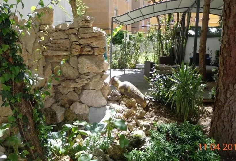 پانسیون Astoria Golden House