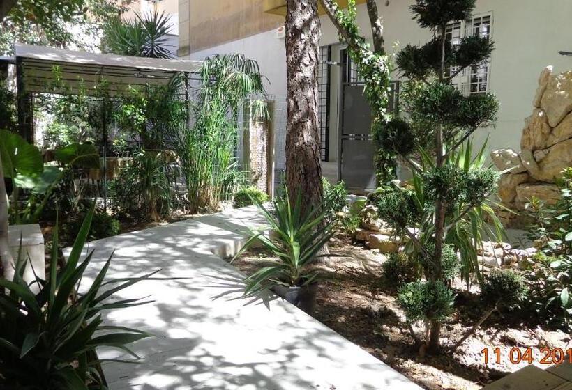 پانسیون Astoria Golden House