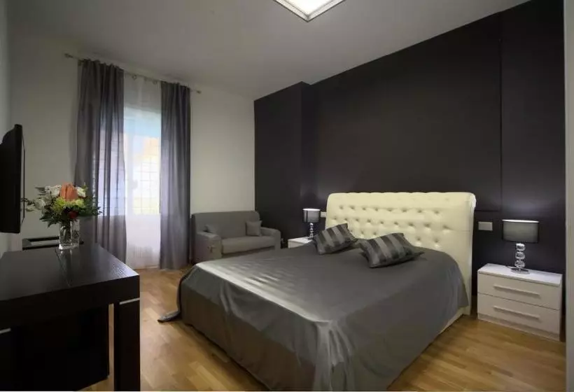 پانسیون Astoria Golden House