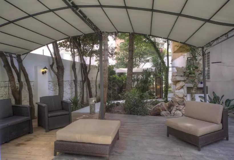 پانسیون Astoria Golden House