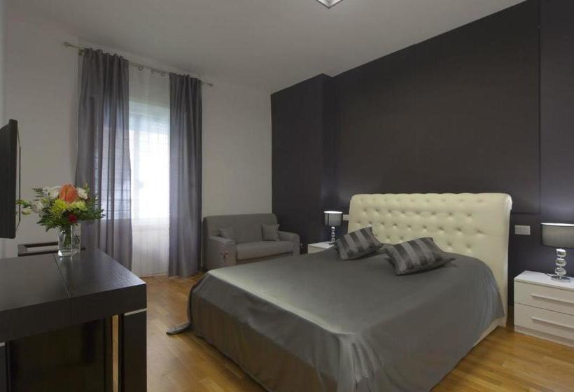 پانسیون Astoria Golden House