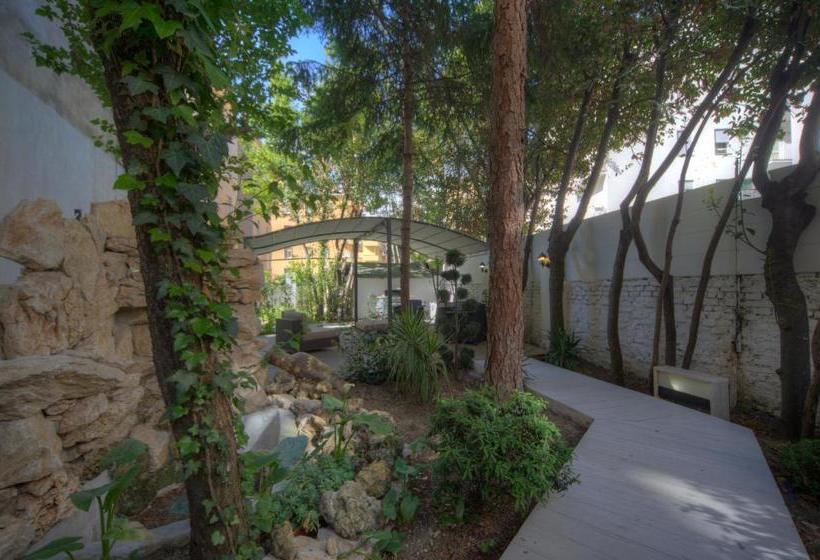 پانسیون Astoria Golden House