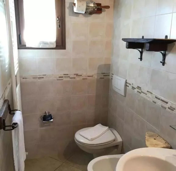 هتل Agriturismo Papaveri E Papere