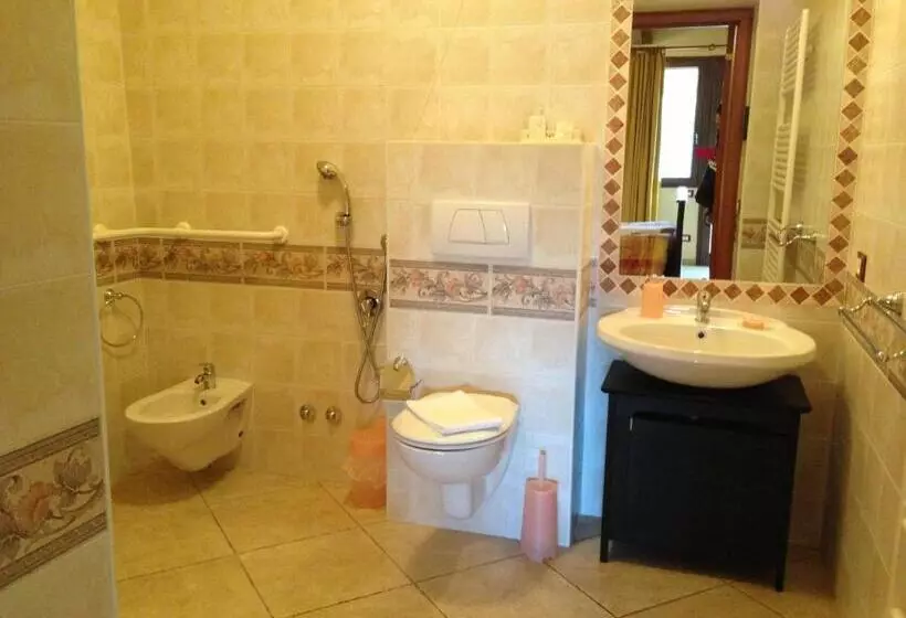 هتل Agriturismo Papaveri E Papere