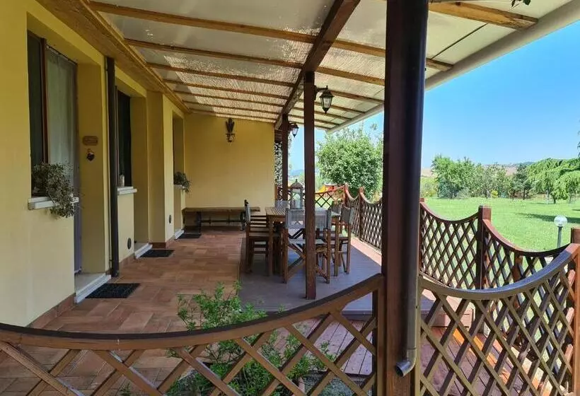 هتل Agriturismo Papaveri E Papere
