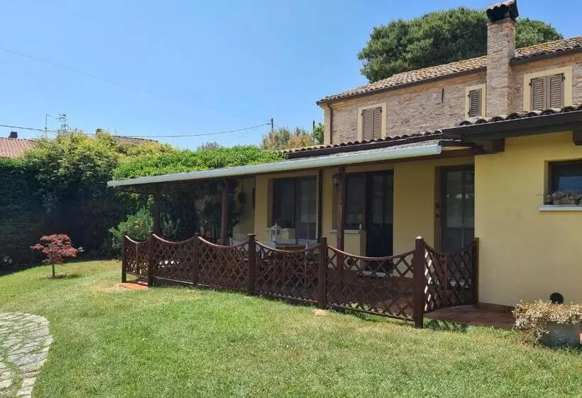 هتل Agriturismo Papaveri E Papere