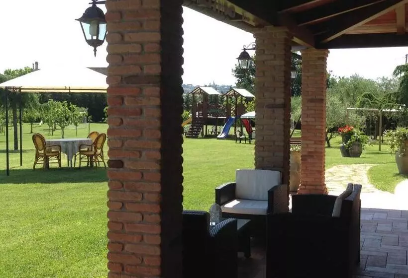 هتل Agriturismo Papaveri E Papere