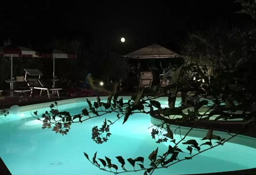 هتل Agriturismo Papaveri E Papere