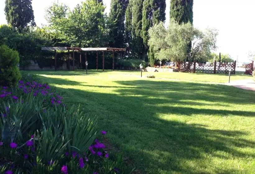 هتل Agriturismo Papaveri E Papere