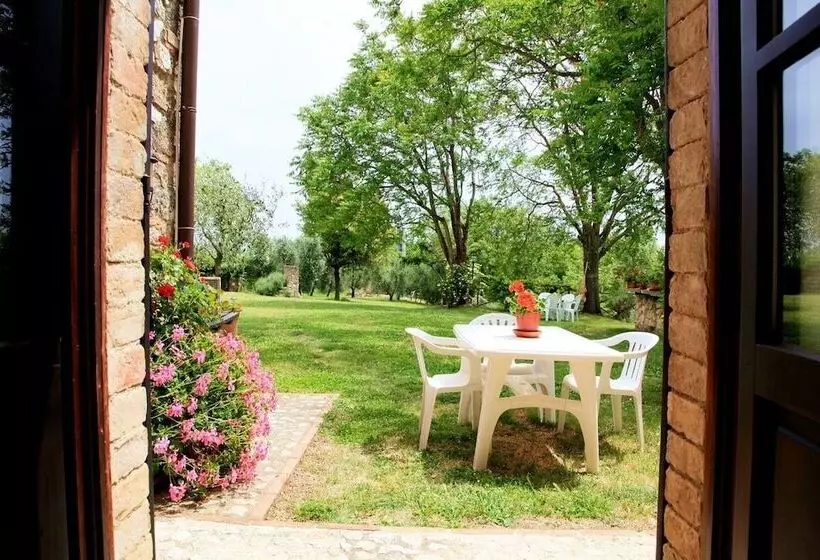 Hotelli Agriturismo Podere Luchiano