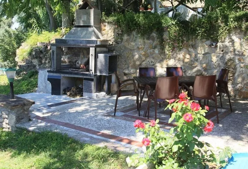 Hotelli Agriturismo Podere Luchiano