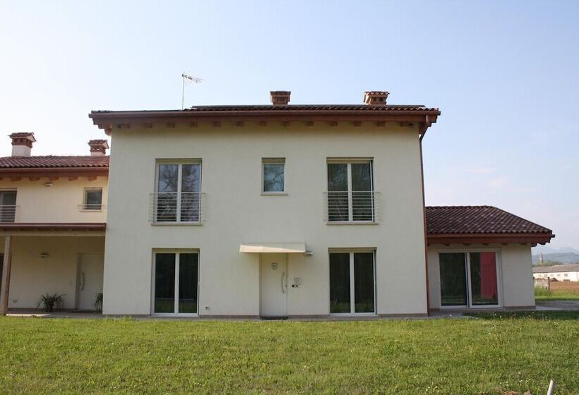 بنسيون Elis' Rooms