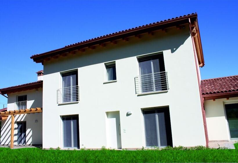 بنسيون Elis' Rooms