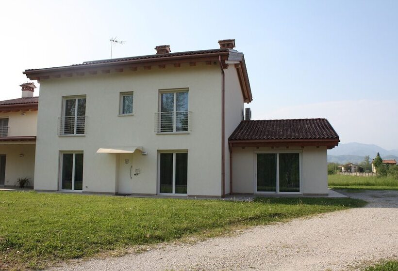 بنسيون Elis' Rooms