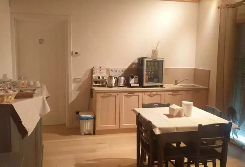 ペンション Elis' Rooms