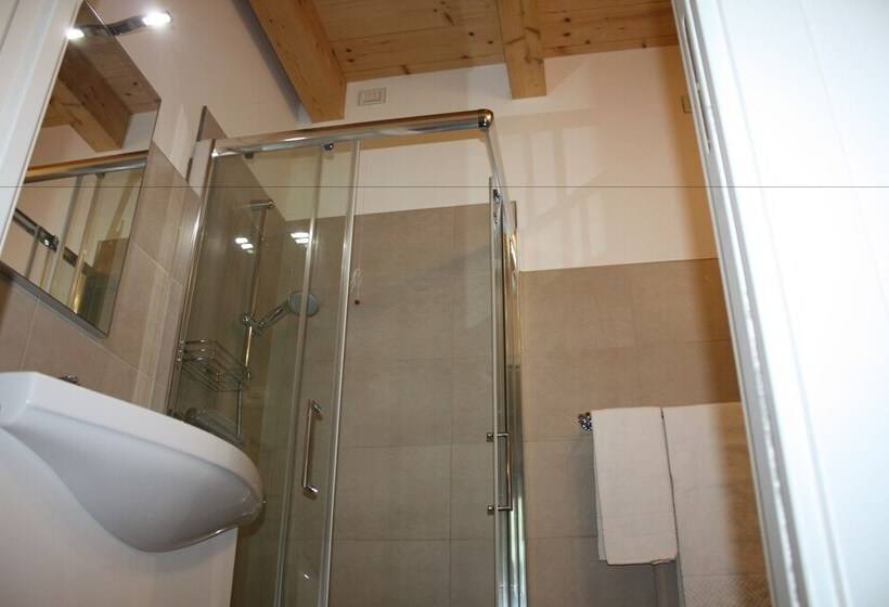 بنسيون Elis' Rooms