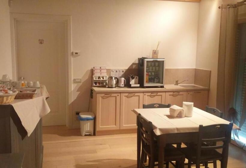 بنسيون Elis' Rooms